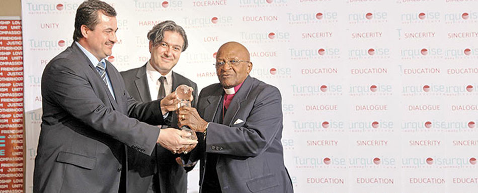 “Nobel” laureatı Desmond Tutu “Gülən” sülh mükafatına layiq görülüb